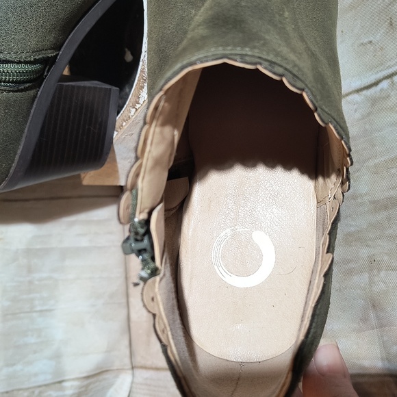 O'Neill Booties, Olive Green Beautiful Design - Picture 3 of 11